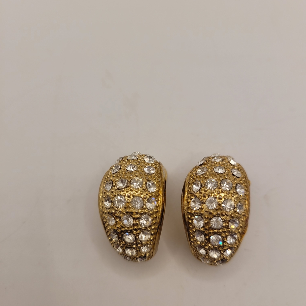 Rhinestone Gold Tone Beautiful Clip Earrings